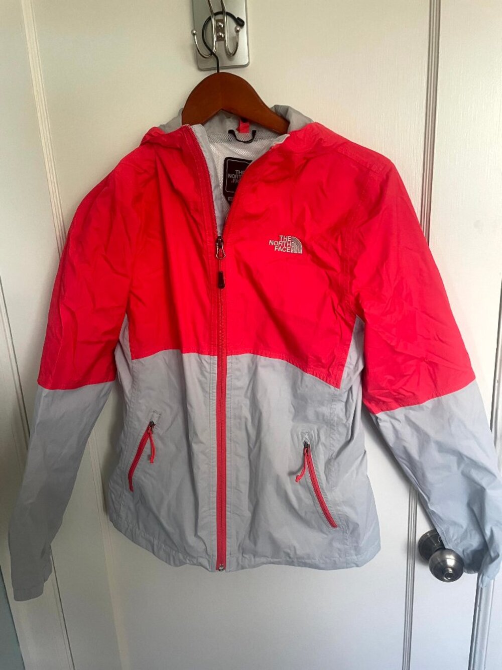 The North Face HyVent Hooded Rain Jacket Womens S Coral Pink Gray Colorblock